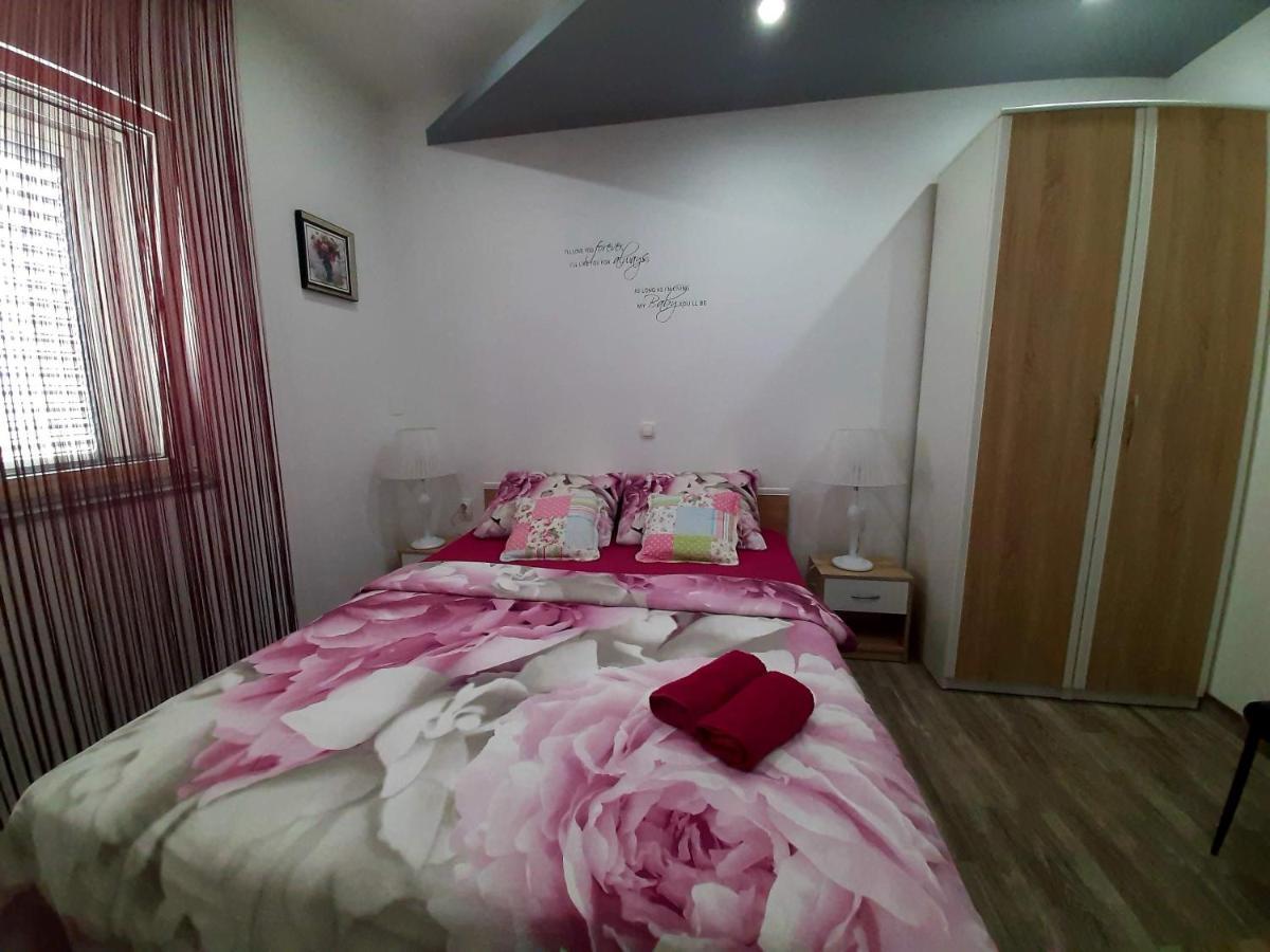 Apartmani Villa Anna Ražanac Extérieur photo