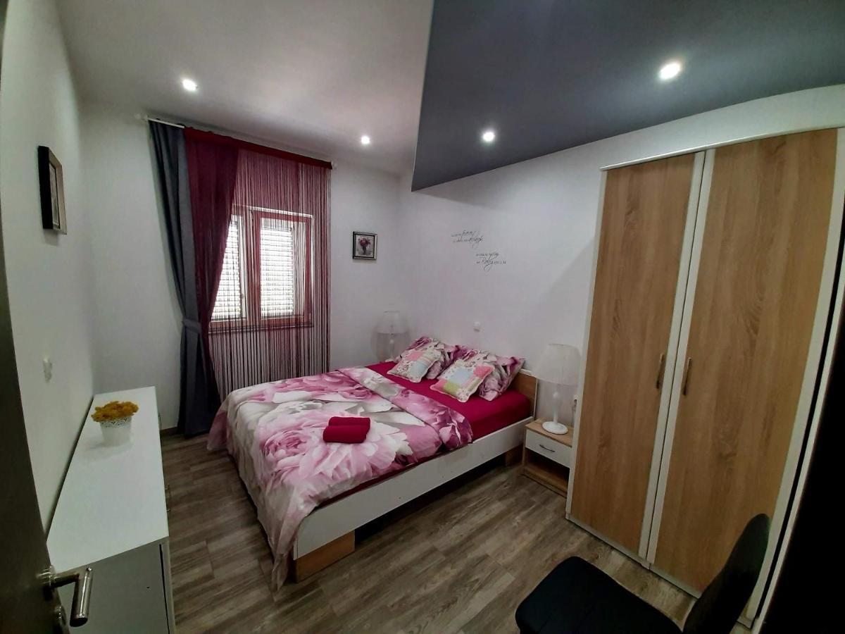 Apartmani Villa Anna Ražanac Extérieur photo