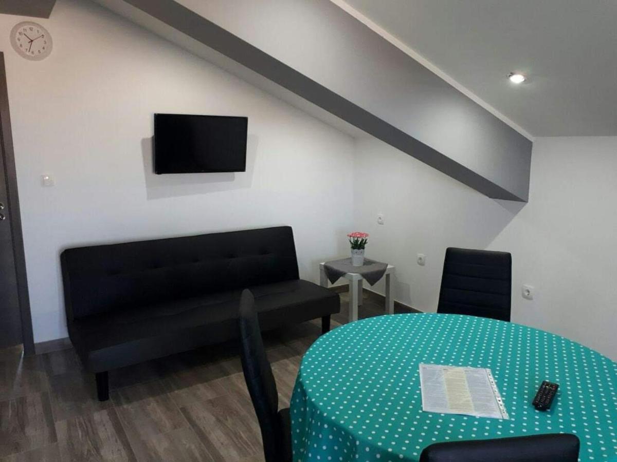 Apartmani Villa Anna Ražanac Extérieur photo