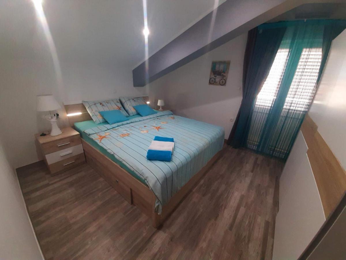 Apartmani Villa Anna Ražanac Extérieur photo