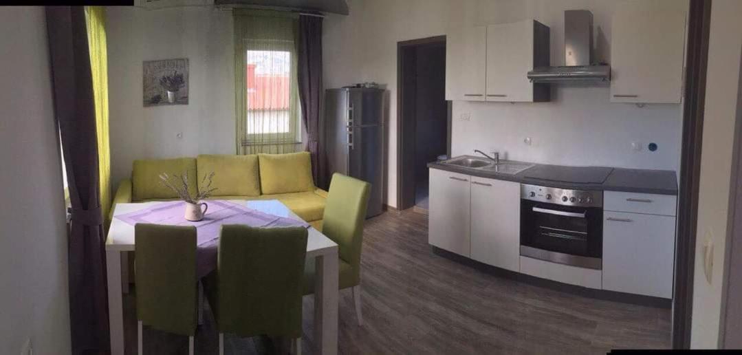 Apartmani Villa Anna Ražanac Extérieur photo