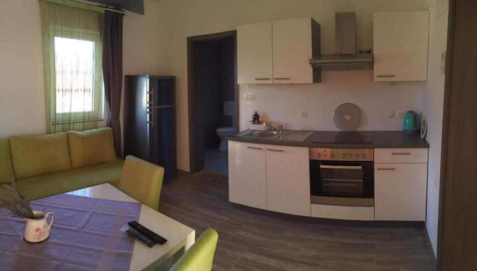 Apartmani Villa Anna Ražanac Extérieur photo